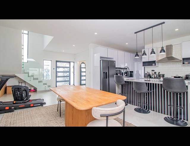 4 BEDROOM HOUSE FOR SALE IN SANDOWN
